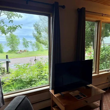 Thomsonite Inn On Lake Superior Grand Marais Room photo